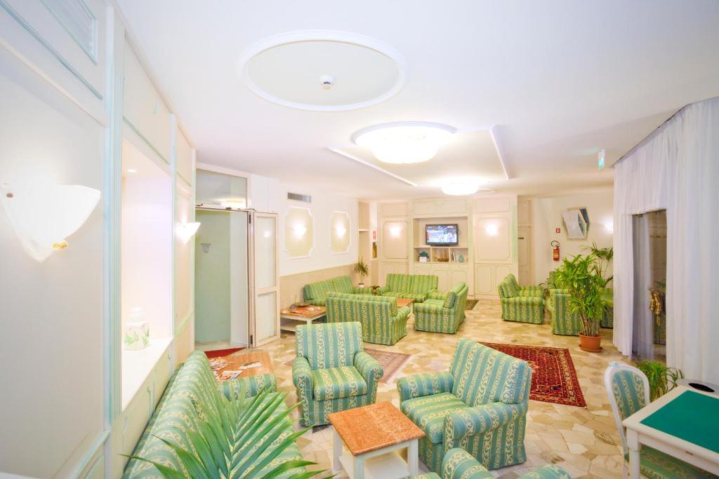 Excelsior Hotel